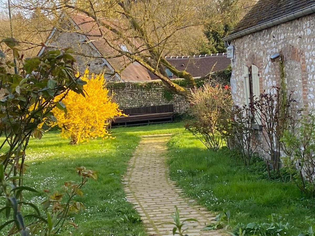 Une Vie En Rose Pressagny l'Orgueilleux Luaran gambar