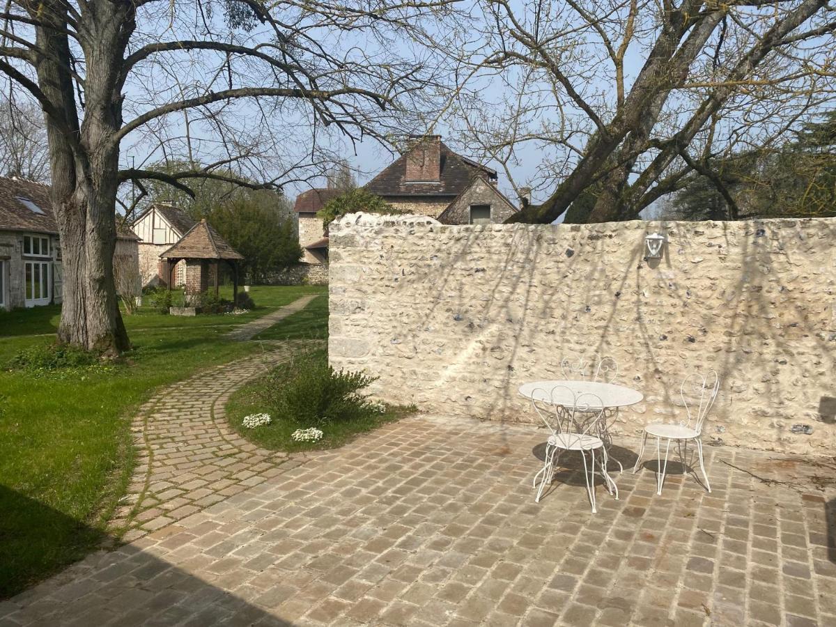 Une Vie En Rose Pressagny l'Orgueilleux Luaran gambar